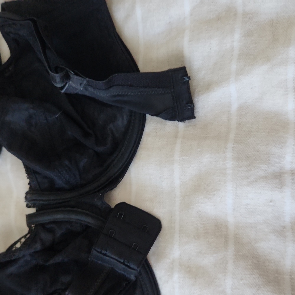 Chantelle 34DDD Black Lace Bra - Picture 2 of 3